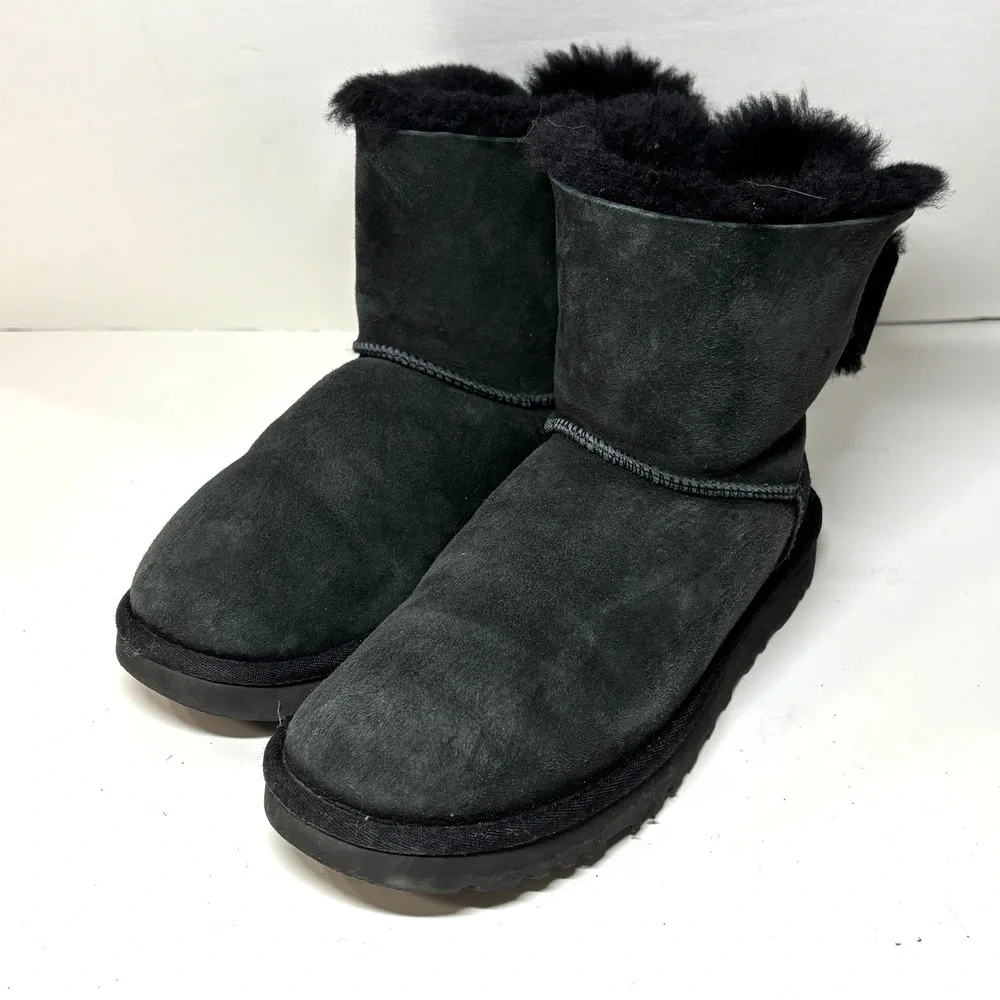 UGG Bailey Bow‎ II Boots Women Size 8 Black Sheepskin Suede 1129071 Cabin Core
